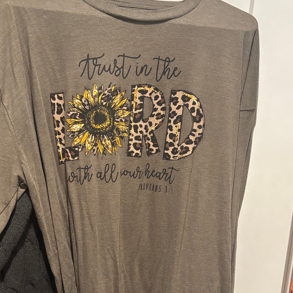 Women's Long Sleeve Graphic Tee - Gray